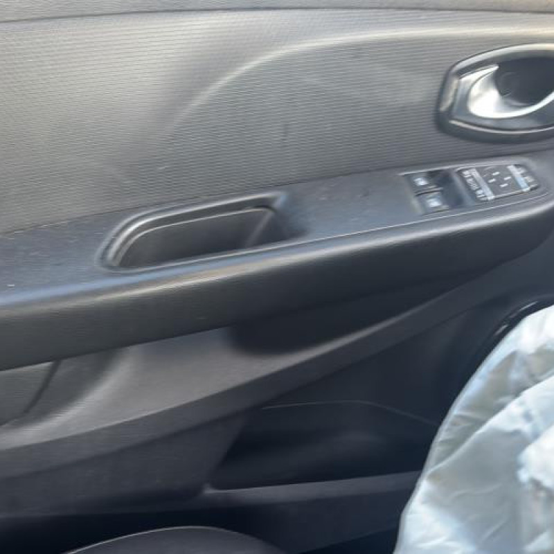 Pare choc arriere RENAULT CLIO 4 Photo n°15