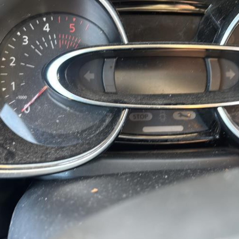 Pare choc arriere RENAULT CLIO 4 Photo n°18