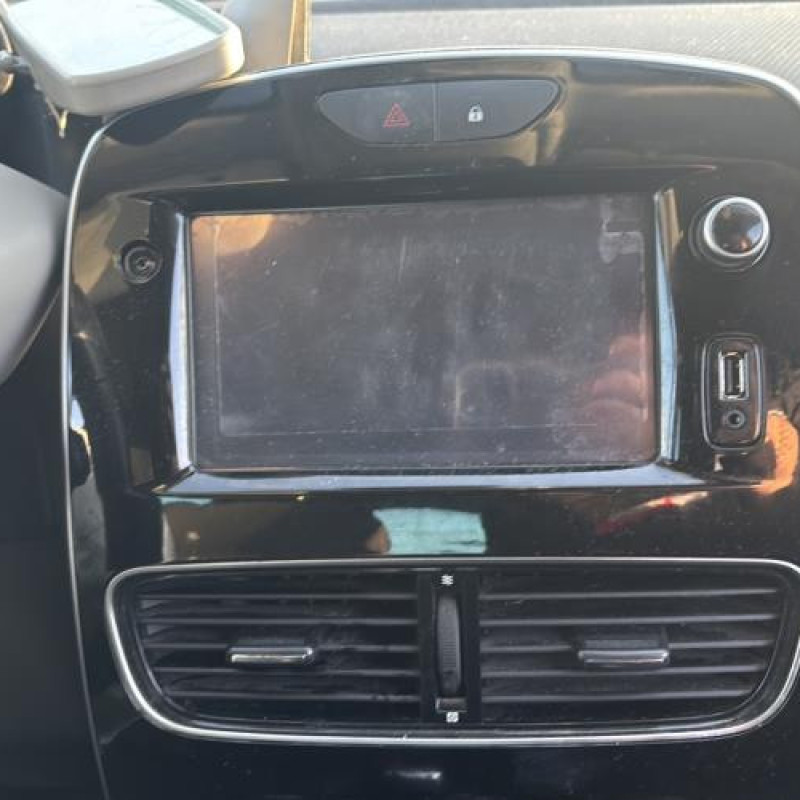 Pare choc arriere RENAULT CLIO 4 Photo n°19