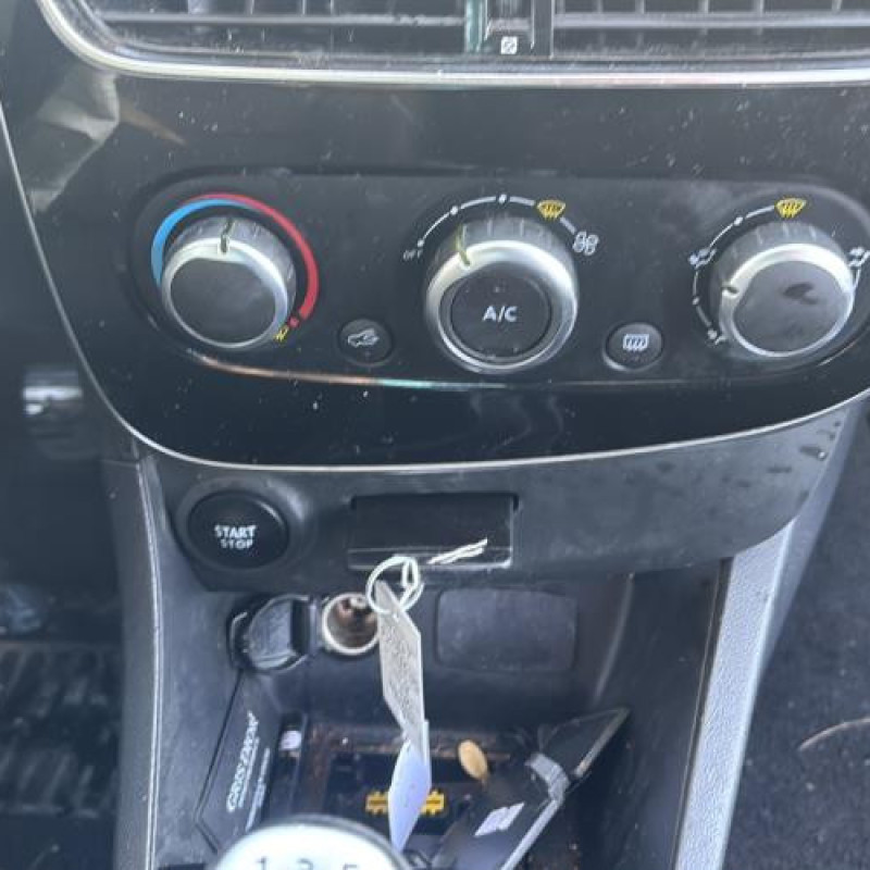 Pare choc arriere RENAULT CLIO 4 Photo n°20