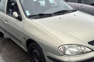 Anti brouillard gauche (feux) RENAULT MEGANE 1