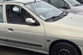 Anti brouillard gauche (feux) RENAULT MEGANE 1