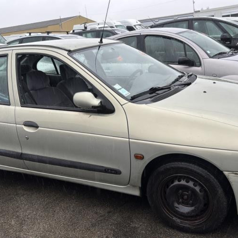 Anti brouillard gauche (feux) RENAULT MEGANE 1 Photo n°8