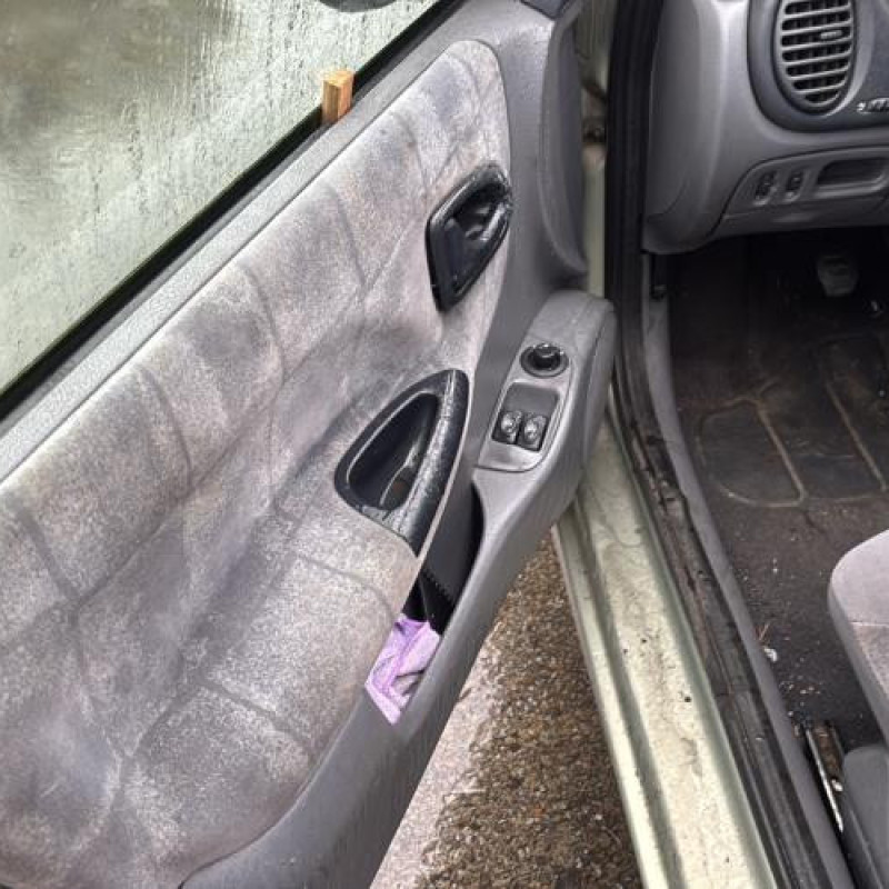 Anti brouillard gauche (feux) RENAULT MEGANE 1 Photo n°13