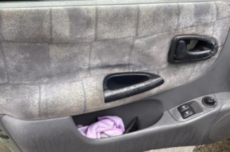 Anti brouillard gauche (feux) RENAULT MEGANE 1