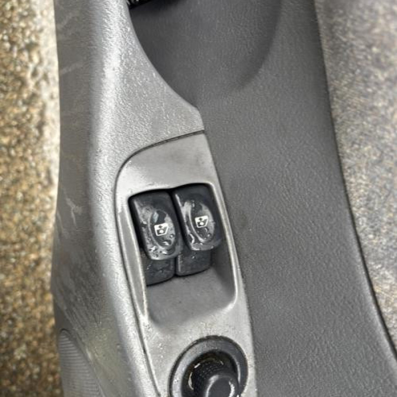 Anti brouillard gauche (feux) RENAULT MEGANE 1 Photo n°15