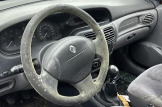 Anti brouillard gauche (feux) RENAULT MEGANE 1