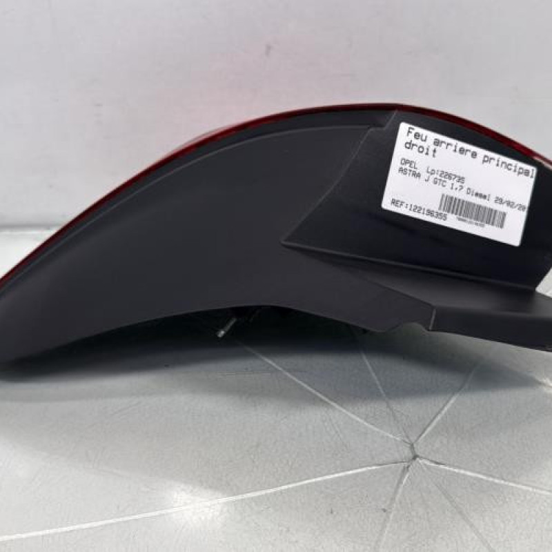 Feu arriere principal droit (feux) OPEL ASTRA J Photo n°2