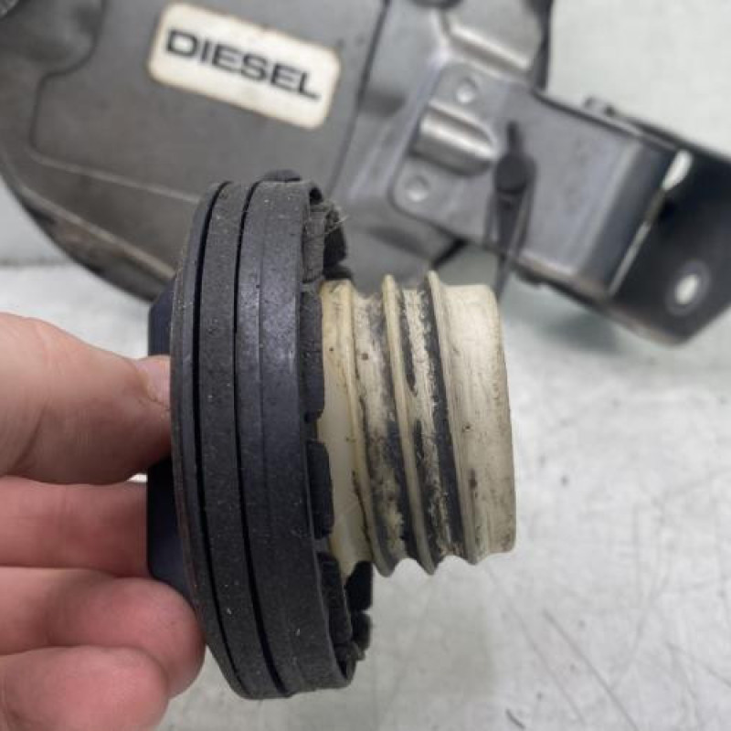 Trappe d'essence SUZUKI SWIFT 3 Photo n°3