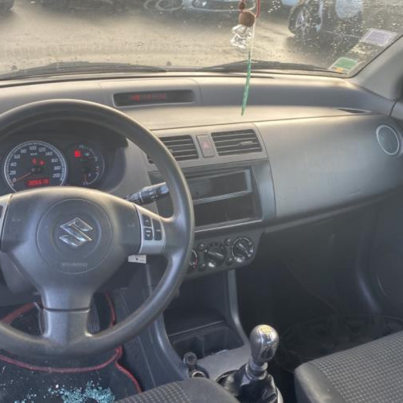 Serrure arriere droit SUZUKI SWIFT 3 Photo n°16