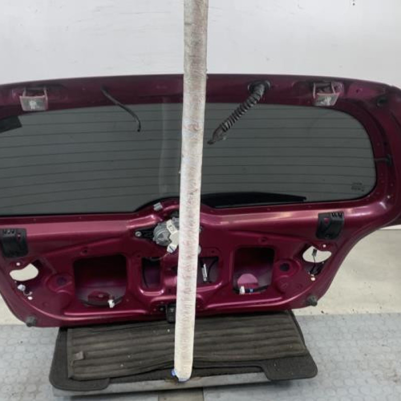 Malle/Hayon arriere RENAULT TWINGO 2 Photo n°9