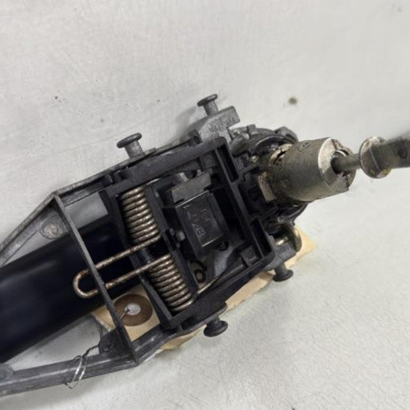 Poignee porte avant gauche VOLKSWAGEN GOLF 5 Photo n°3