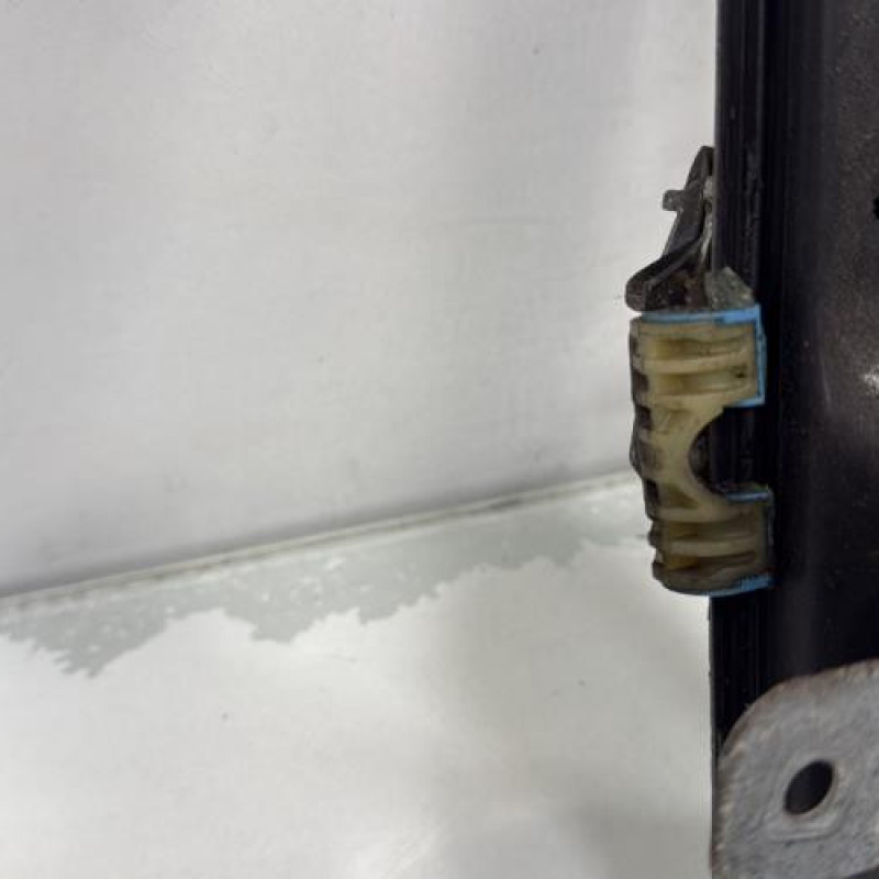 Leve vitre electrique avant gauche VOLKSWAGEN GOLF 5 Photo n°4