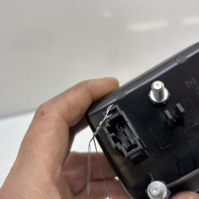 Bouton de coffre SEAT IBIZA 4 Photo n°3