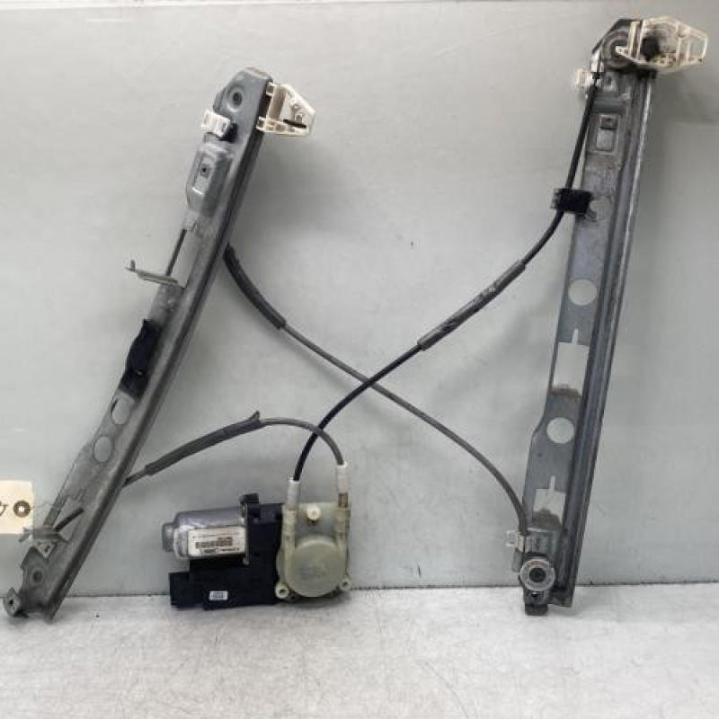 Leve vitre electrique avant gauche RENAULT MEGANE 2 Photo n°1