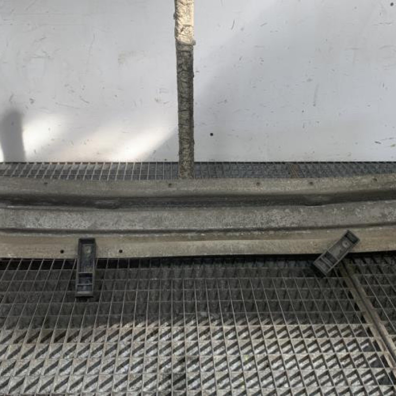 Renfort pare choc arriere (traverse) AUDI A4 2 Photo n°4