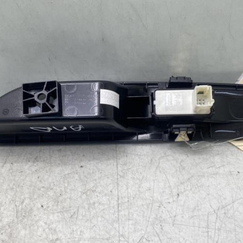 Interrupteur de leve vitre arriere droit PEUGEOT 5008 2 Photo n°3