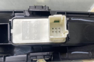 Interrupteur de leve vitre arriere droit PEUGEOT 5008 2