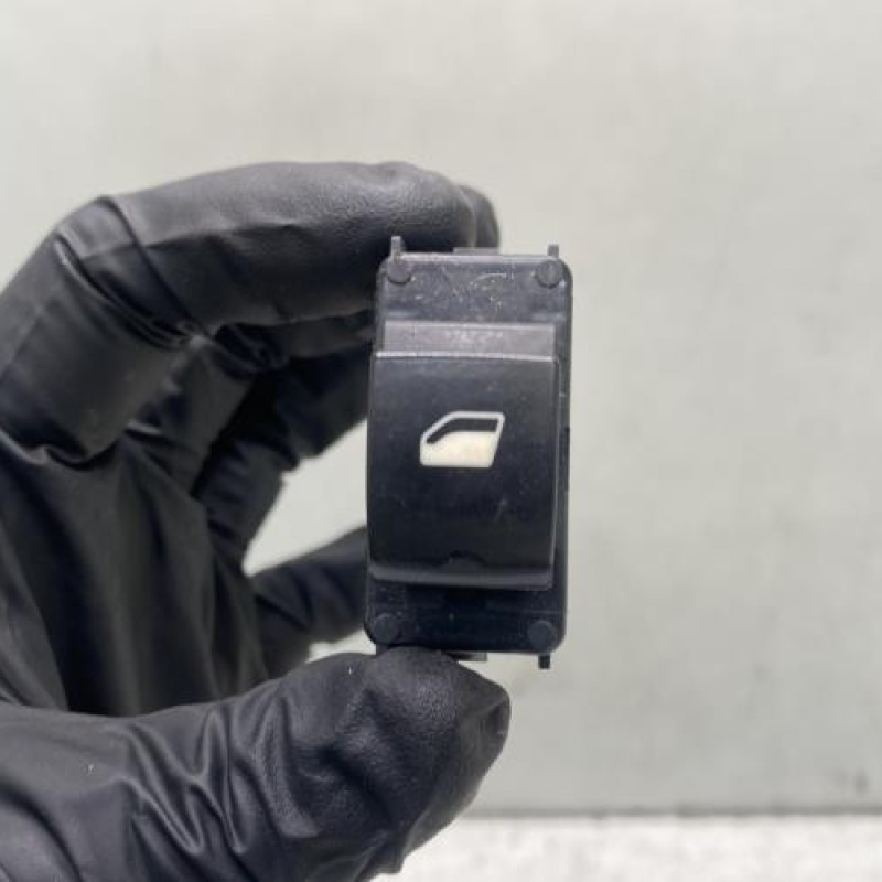 Interrupteur de leve vitre avant droit PEUGEOT 5008 2 Photo n°1