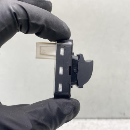 Interrupteur de leve vitre avant droit PEUGEOT 5008 2