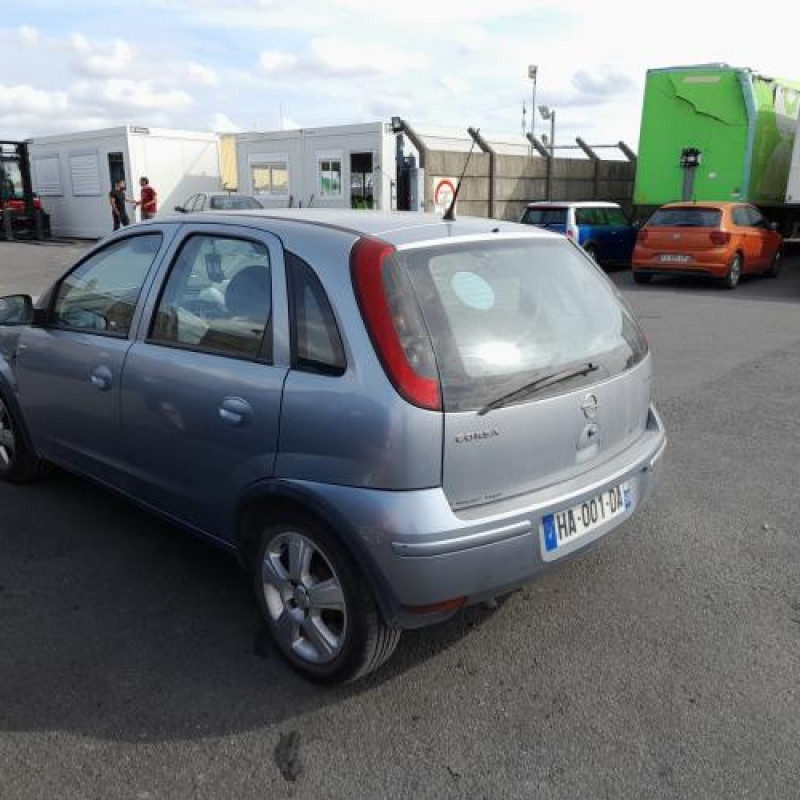 Pare choc arriere OPEL CORSA C Photo n°9