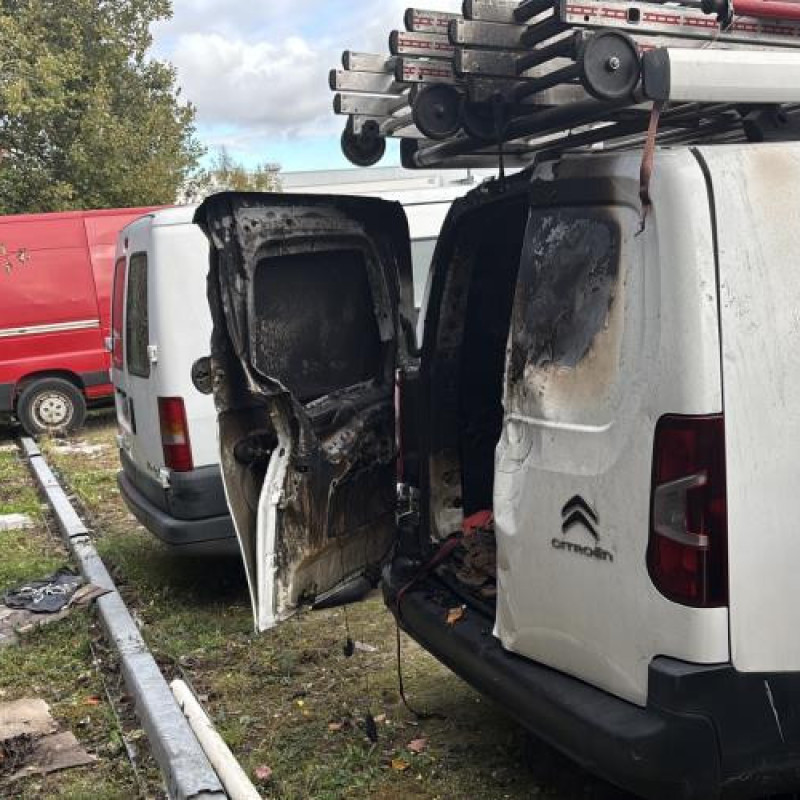 Pare choc arriere CITROEN BERLINGO 3 Photo n°11