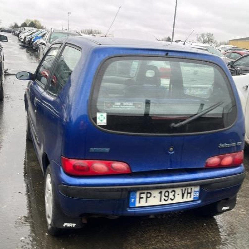 Pare choc arriere FIAT SEICENTO Photo n°16