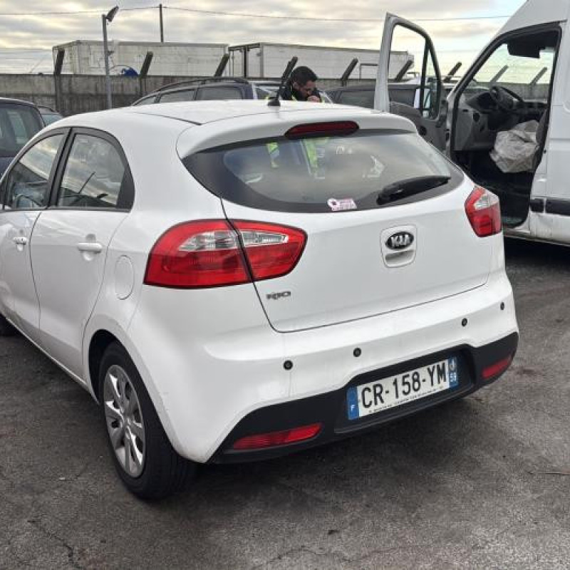 Pare choc arriere KIA RIO 3 Photo n°8