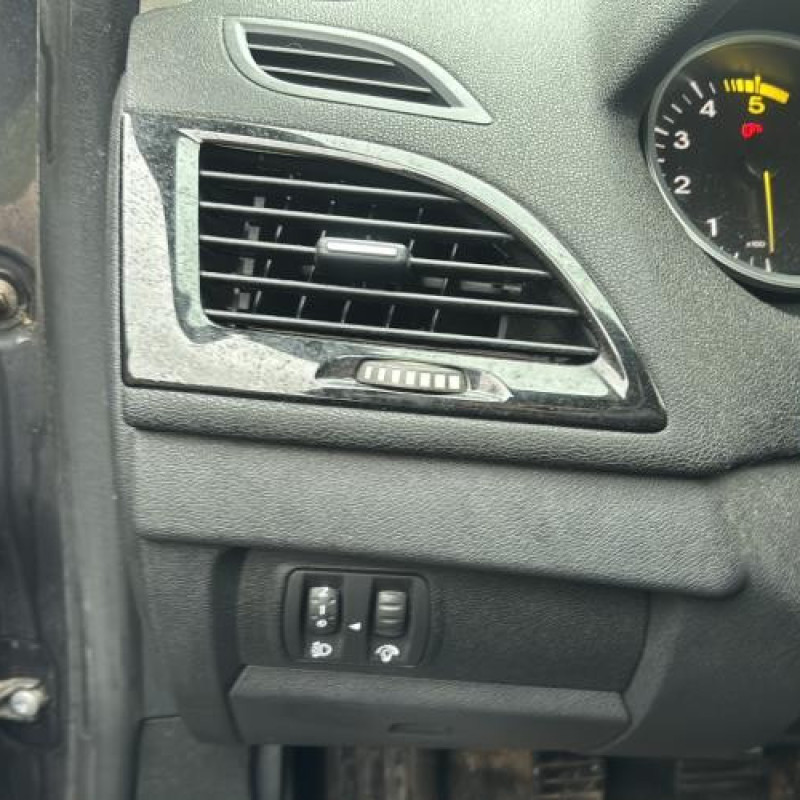 Bouton de coffre RENAULT MEGANE 3 Photo n°16