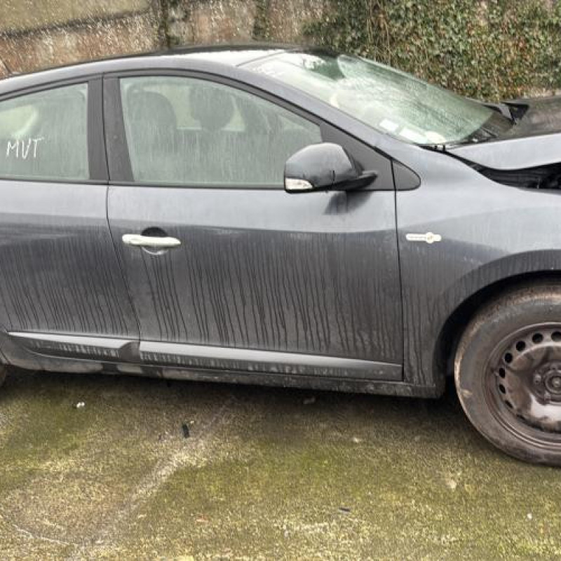 Cache sous moteur RENAULT MEGANE 3 Photo n°4