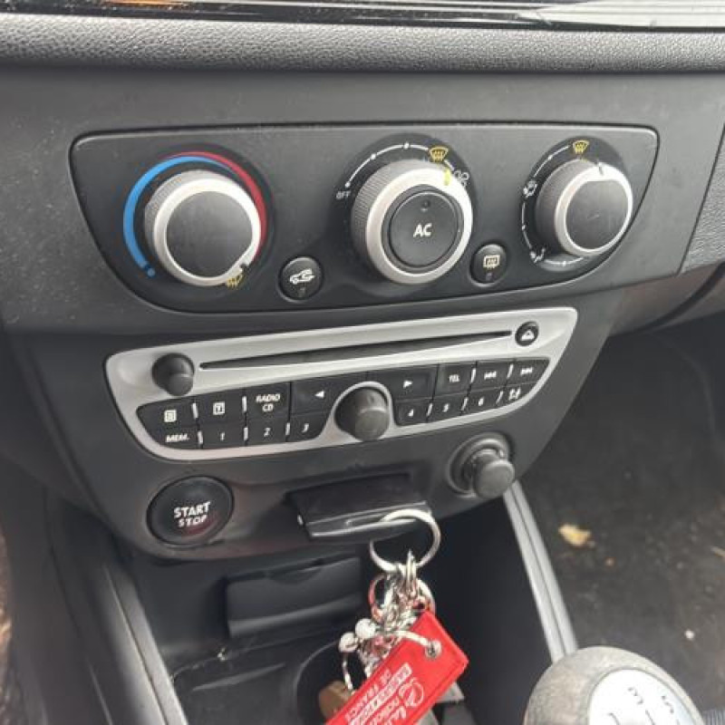 Attache ceinture arriere gauche RENAULT MEGANE 3 Photo n°19