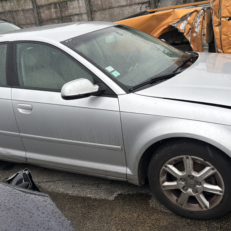 AUDI A3 2 SPORTBACK PHASE 2 2.0 TDI - 16V TURBO Photo n°4