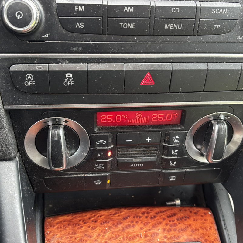 AUDI A3 2 SPORTBACK PHASE 2 2.0 TDI - 16V TURBO Photo n°20