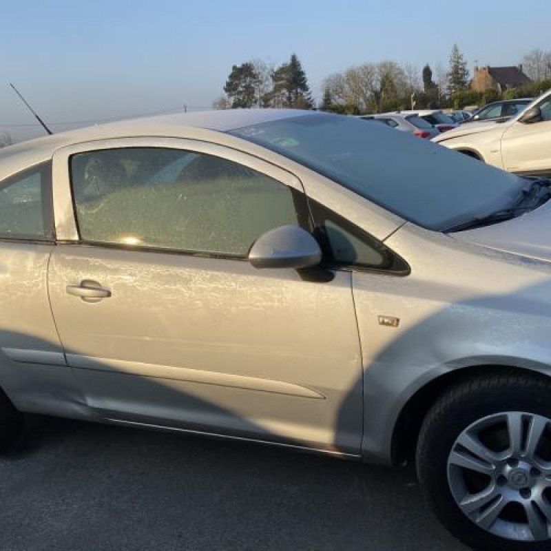 Custode arriere droit OPEL CORSA D Photo n°7