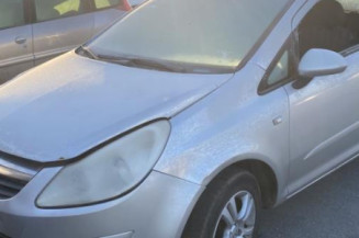 Feu arriere stop central OPEL CORSA D Photo n°1