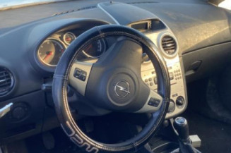 Feu arriere stop central OPEL CORSA D