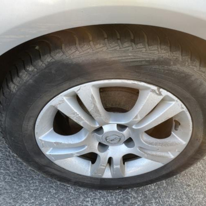 Feu arriere stop central OPEL CORSA D Photo n°12