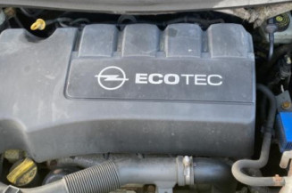 Feu arriere stop central OPEL CORSA D