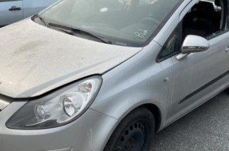 Feu arriere stop central OPEL CORSA D Photo n°1