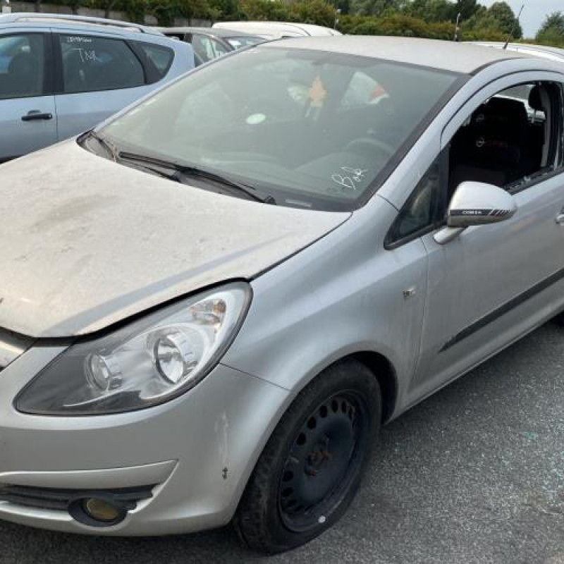 Feu arriere stop central OPEL CORSA D Photo n°1