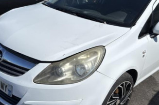 Feu arriere stop central OPEL CORSA D