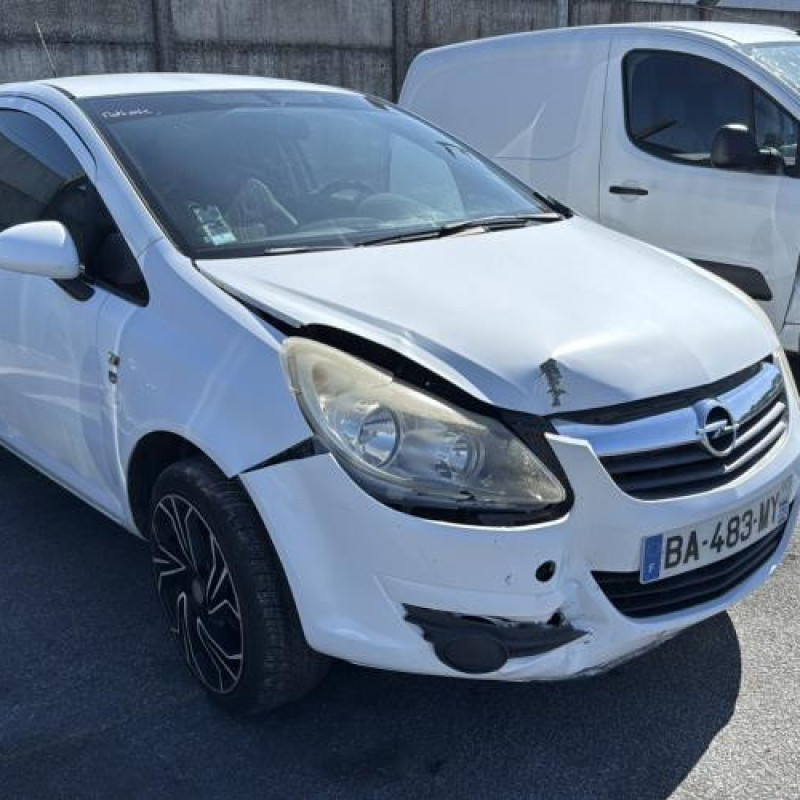 Feu arriere stop central OPEL CORSA D Photo n°4
