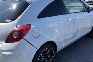 Feu arriere stop central OPEL CORSA D