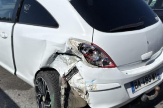 Feu arriere stop central OPEL CORSA D