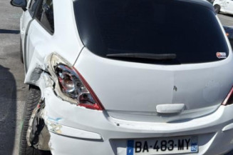 Feu arriere stop central OPEL CORSA D