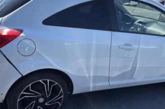 Feu arriere stop central OPEL CORSA D