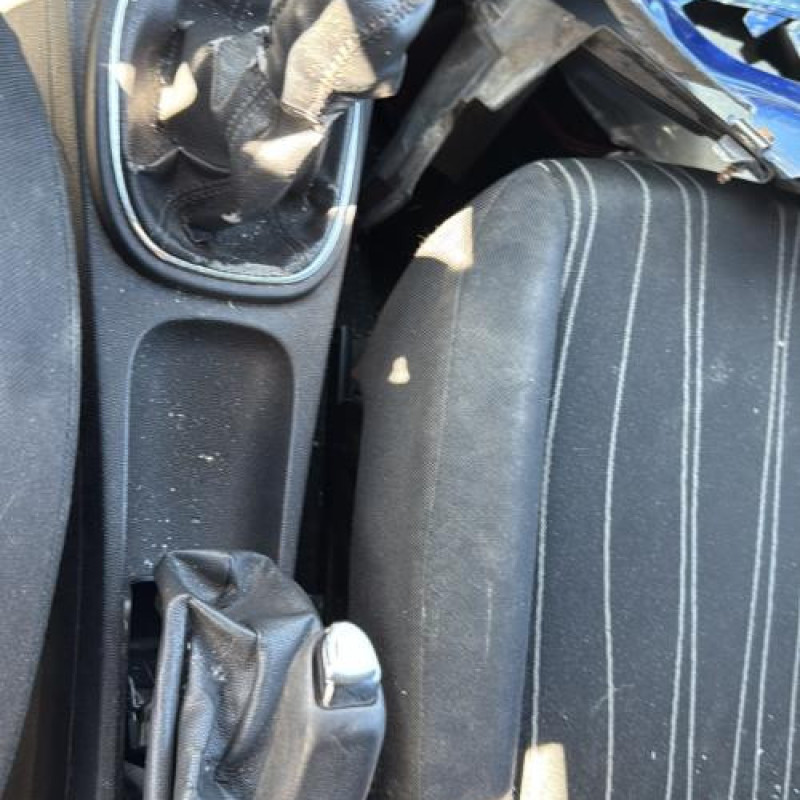 Feu arriere stop central OPEL CORSA D Photo n°13