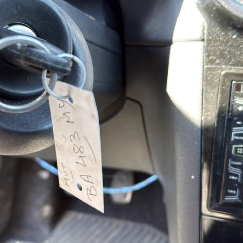 Feu arriere stop central OPEL CORSA D Photo n°16