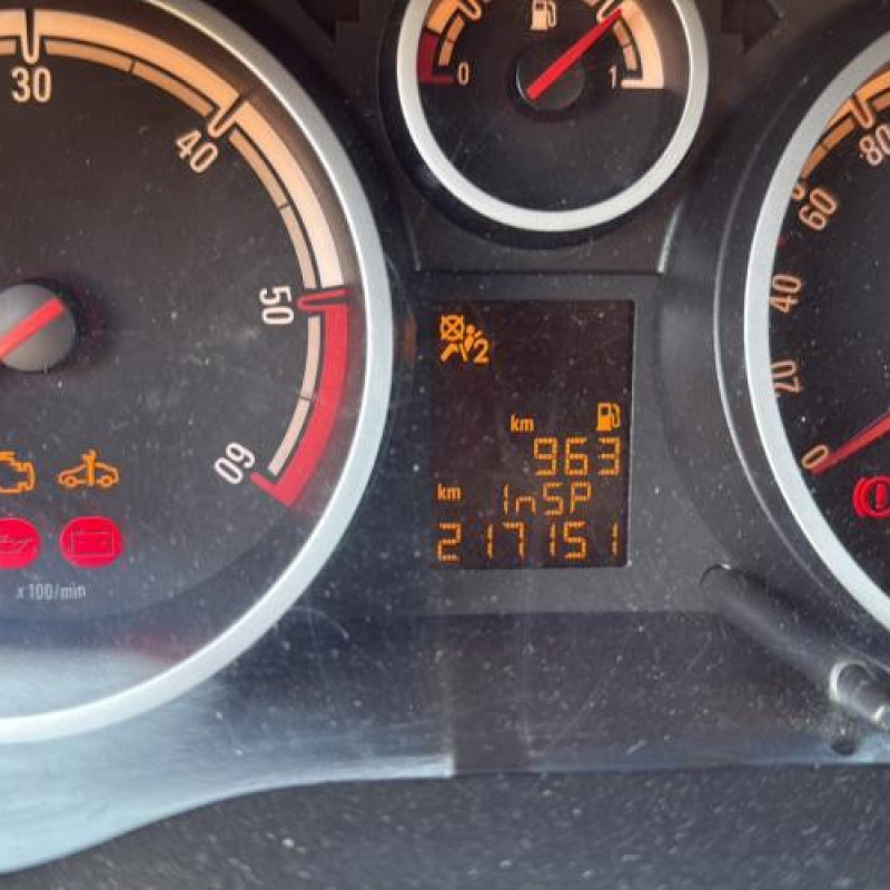 Feu arriere stop central OPEL CORSA D Photo n°17