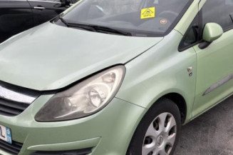 Feu arriere stop central OPEL CORSA D Photo n°1